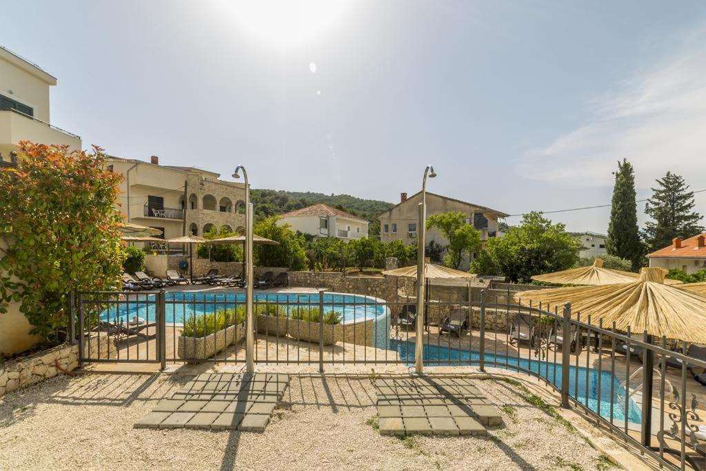 Apartment Livia Slatine Ngoại thất bức ảnh